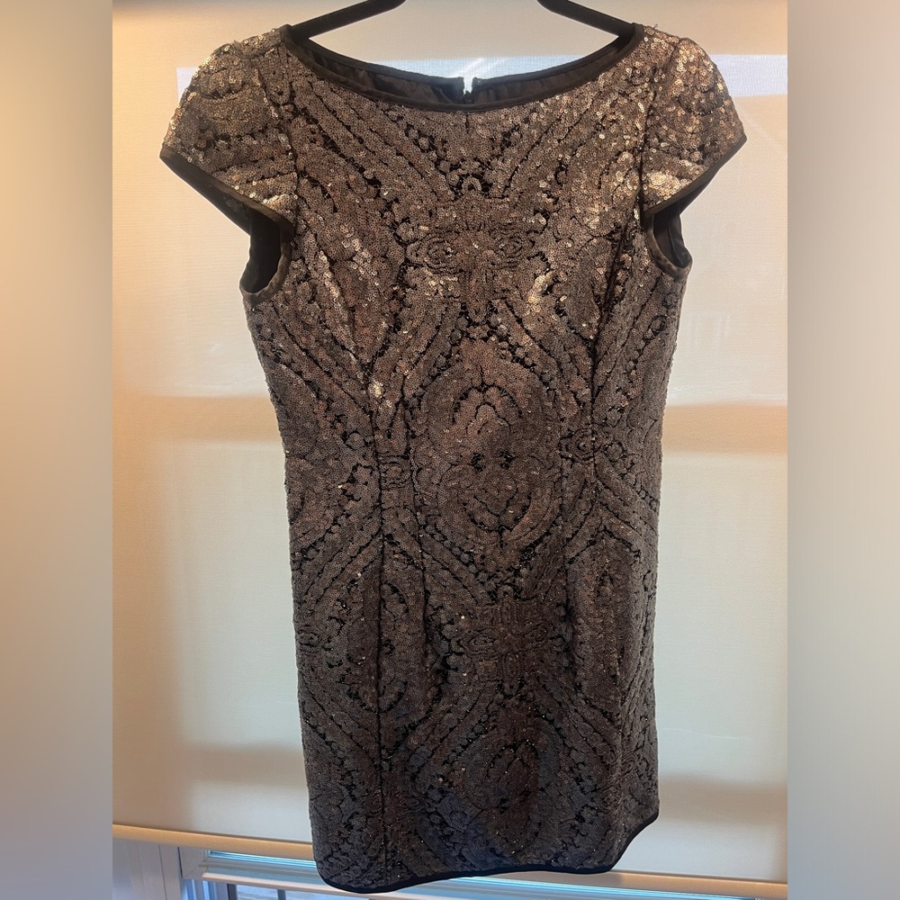 EUC Nanette Lepore gunmetal sequin cocktail dress. Cap sleeves. Sz 4. Zip back.